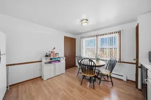 4859 W Byron St, Chicago, IL 60641 - Photo 4