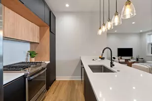 3653 W Barry Ave, Chicago, IL 60618 - Photo 4