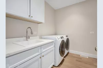 225 Burlington Avenue #TH1, Clarendon Hills, IL 60514 - Photo 18