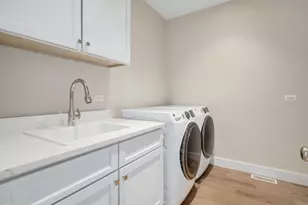 225 Burlington Ave, Clarendon Hills, IL 60514 - Photo 18