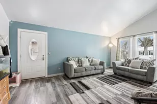 410 W Riverside Dr, Lakemoor, IL 60051 - Photo 4