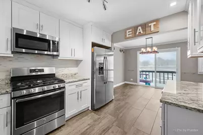 215 Lakeshore Lane, Bloomingdale, IL 60108 - Photo 2