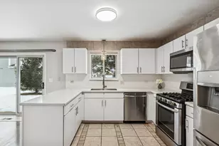 1830 Princeton Ct, Gurnee, IL 60031 - Photo 6