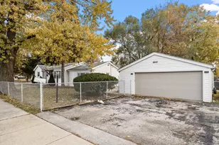 8602 S Oak Park Ave, Burbank, IL 60459 - Photo 2