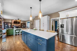 39W901 Carl Sandburg Rd, Saint Charles, IL 60175 - Photo 14