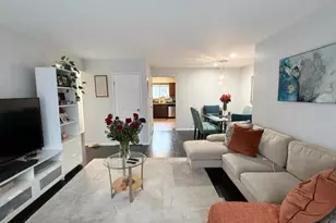 9430 Bay Colony Dr, Des Plaines, IL 60016 - Photo 2