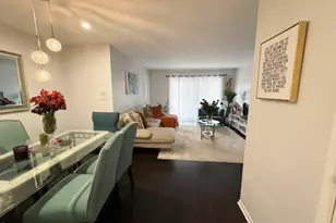 9430 Bay Colony Dr, Des Plaines, IL 60016 - Photo 4