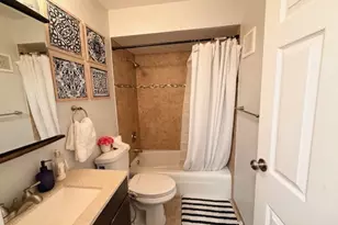 9430 Bay Colony Dr, Des Plaines, IL 60016 - Photo 10