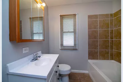 729 Webster Circle W, Kankakee, IL 60901 - Photo 8