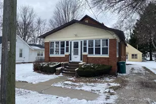 310 S Murdock St, Streator, IL 61364 - Photo 1