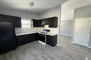 35330 N Nielsen Dr, Round Lake Beach, IL 60073 - Photo 2