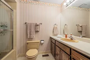 2439 N Windsor Dr, Arlington Heights, IL 60004 - Photo 18