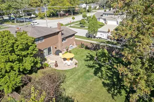 2439 N Windsor Dr, Arlington Heights, IL 60004 - Photo 32