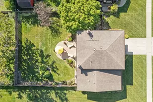 2439 N Windsor Dr, Arlington Heights, IL 60004 - Photo 28