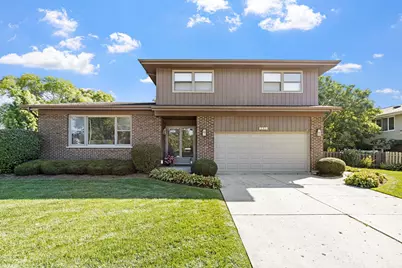 2439 N Windsor Drive, Arlington Heights, IL 60004 - Photo 2