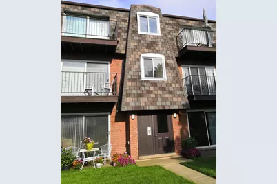 9368 Bay Colony Drive #2S, Des Plaines, IL 60016 - Photo 1