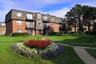 9368 Bay Colony Dr, Des Plaines, IL 60016 - Photo 16