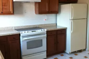 9368 Bay Colony Dr, Des Plaines, IL 60016 - Photo 2