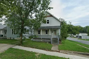 1097 W Green St, Decatur, IL 62522 - Photo 2