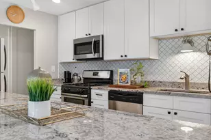 1041 N Mill St, Naperville, IL 60563 - Photo 14