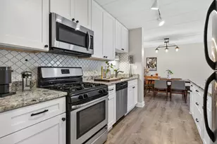 1041 N Mill St, Naperville, IL 60563 - Photo 6