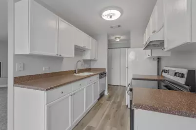 815 Leicester Road #211, Elk Grove Village, IL 60007 - Photo 6