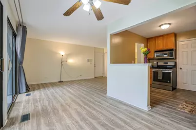 402 Sandalwood Lane #C1, Schaumburg, IL 60193 - Photo 6