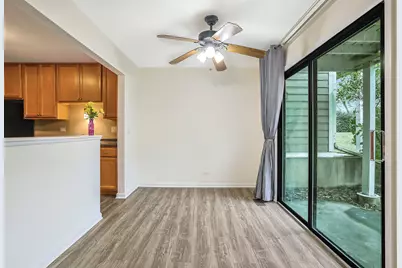 402 Sandalwood Lane #C1, Schaumburg, IL 60193 - Photo 4