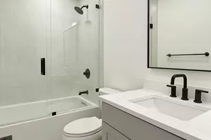 8210 Elmwood Ave, Skokie, IL 60077 - Photo 16