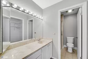 920 Surrey Dr, Schaumburg, IL 60193 - Photo 24