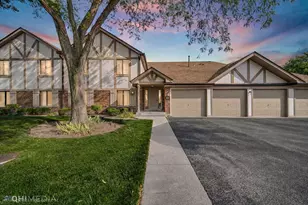 920 Surrey Dr, Schaumburg, IL 60193 - Photo 2