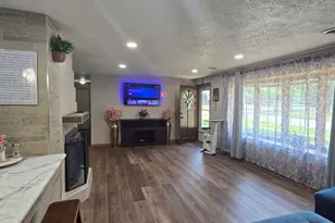 1939 Weston Ln, Schaumburg, IL 60193 - Photo 2