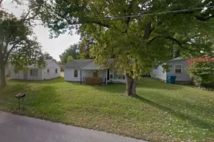 713 Burrell St, Carmi, IL 62821 - Photo 4