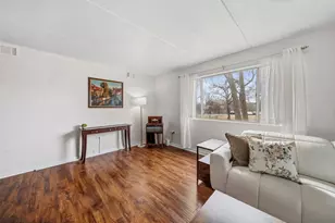 841 N York St, Elmhurst, IL 60126 - Photo 6