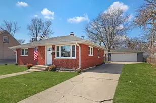 2532 N Jackson Street N, Waukegan, IL 60087 - Photo 1
