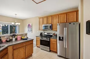 906 Elizabeth Dr, Streamwood, IL 60107 - Photo 8