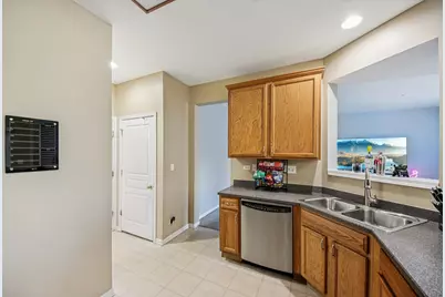 906 Elizabeth Drive, Streamwood, IL 60107 - Photo 10