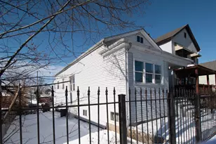10516 S Ave L, Chicago, IL 60617 - Photo 2