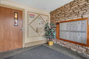 8872 W Jody Ln, Des Plaines, IL 60016 - Photo 14