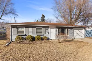 16 Spring Garden Dr, Montgomery, IL 60538 - Photo 2
