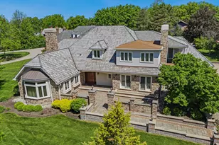 719 Midwest Club Pkwy, Oak Brook, IL 60523 - Photo 1