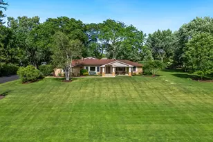 1043 Blackburn Dr, Inverness, IL 60067 - Photo 2