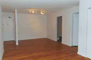 9588 N Terrace Pl, Des Plaines, IL 60016 - Photo 8