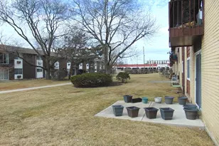 9588 N Terrace Pl, Des Plaines, IL 60016 - Photo 16