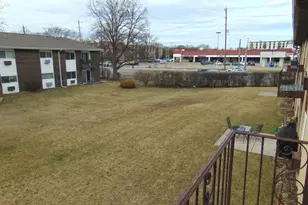 9588 N Terrace Pl, Des Plaines, IL 60016 - Photo 18