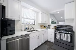 1587 Brookside Dr, Hoffman Estates, IL 60169 - Photo 4