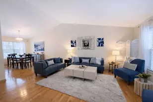 1280 Clover Ln, Hoffman Estates, IL 60192 - Photo 2