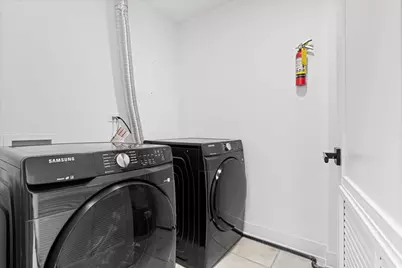 3653 W Barry Avenue #2E, Chicago, IL 60618 - Photo 14