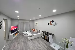 1930 Kenilworth Cir, Hoffman Estates, IL 60169 - Photo 2