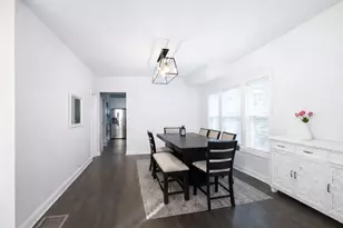 7915 S Paxton Ave, Chicago, IL 60617 - Photo 2